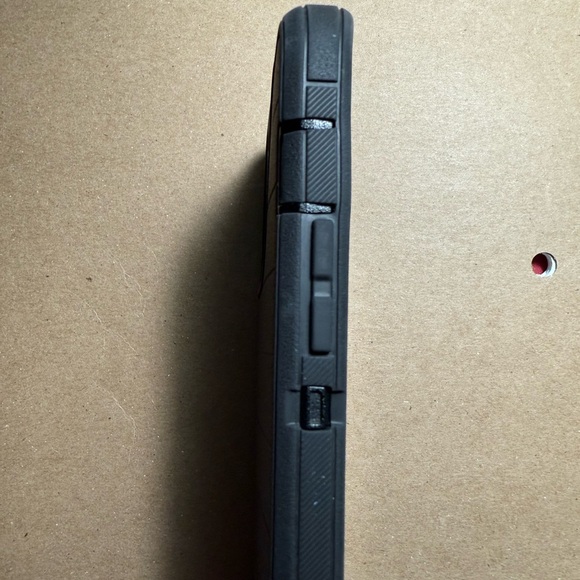 iPhone 13 Pro Defender Series Case Otterbox - Picture 6 of 8